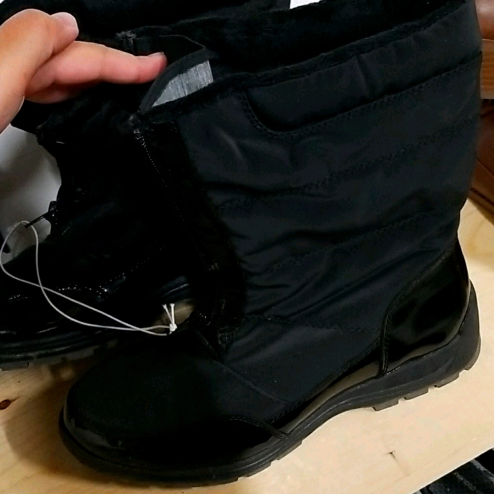 New without tags snow/winter boots